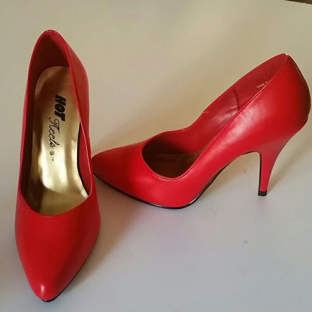HOT HEELS BRAND Party pump-size 6
